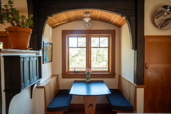 Walkable White Salmon Home with Mountain Views