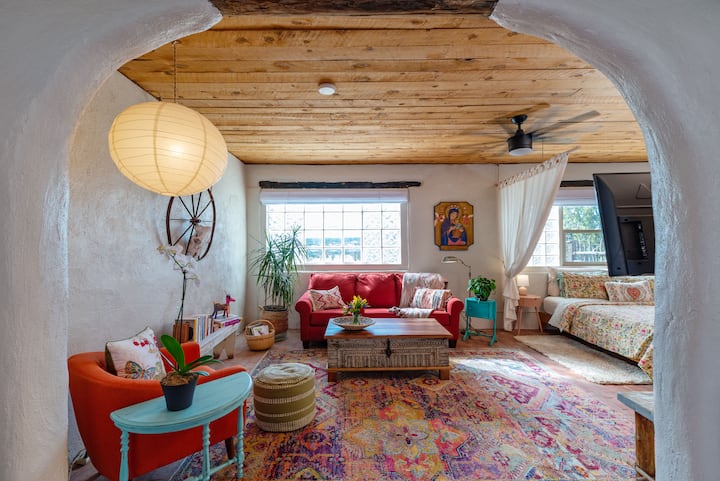 Magical Desert Casita with Stargazing & Hiking!