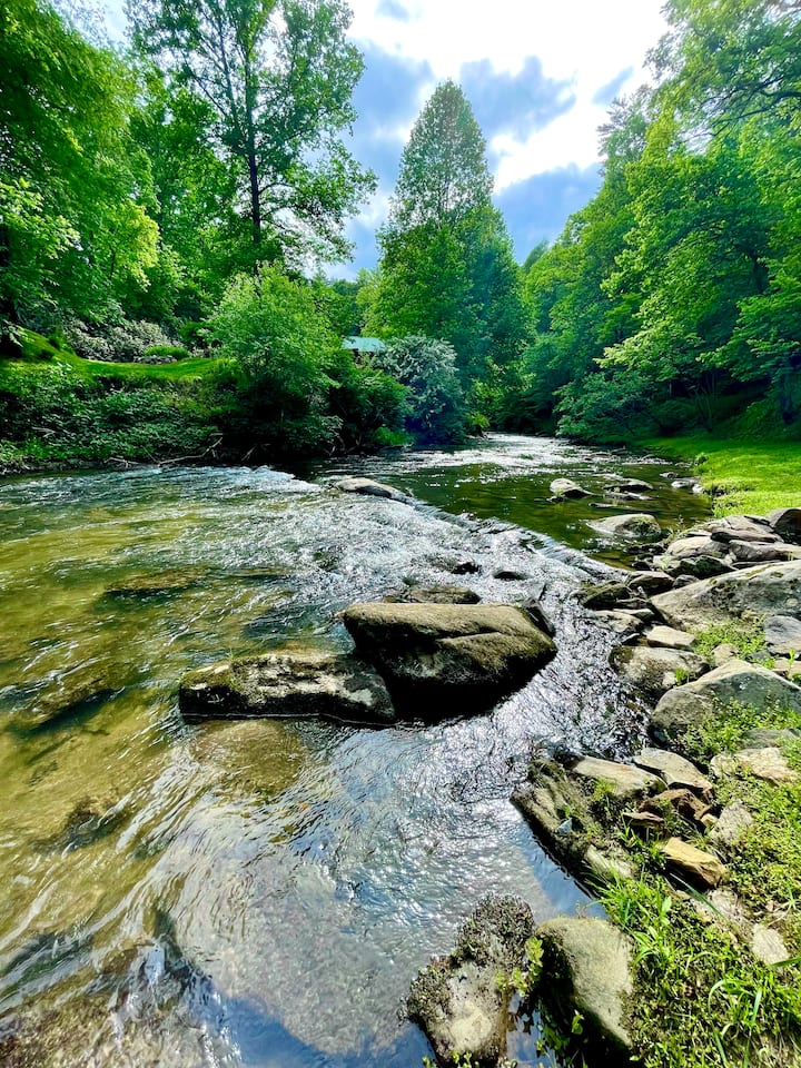 Awesome Creek Cabin - Wide Rushing Creek