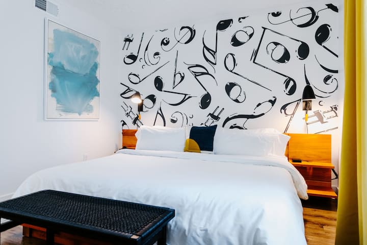 Songwriter's Suite: Luxe Music Row Stay!