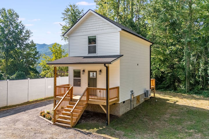Entire Home, Brand New, Modern, Peaceful, Pets