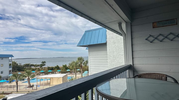 By the Sea/Pool/Fantastic views/Quiet North end