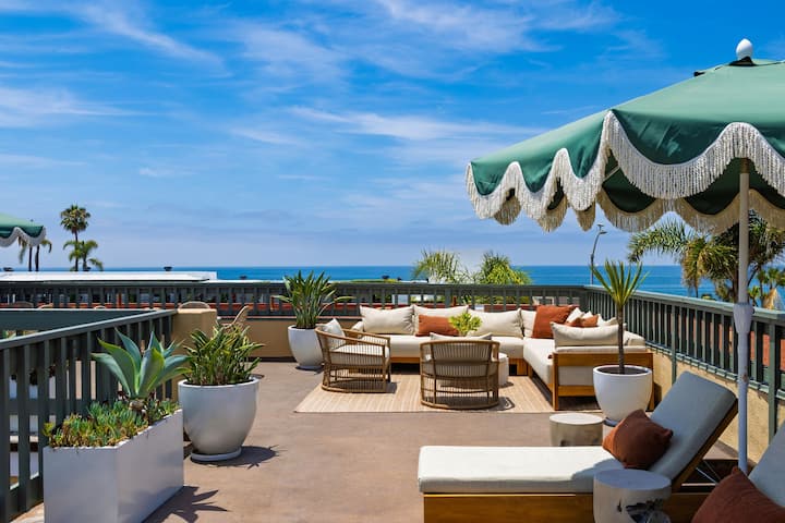 Rooftop Ocean Views • Pool • Spa • Walk to Beaches
