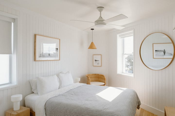 The Sunsetter - Surf studio with private roof top