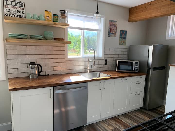 Nicely renovated apartment in quiet neighborhood!
