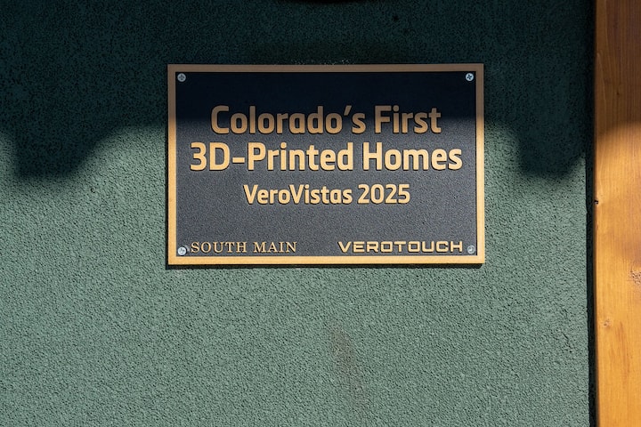3D Home Retreat - Walk to Downtown/River/Trails