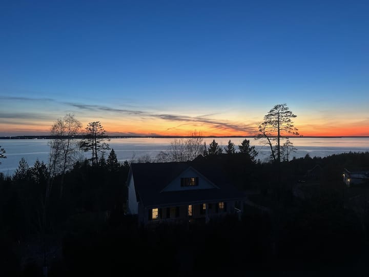 202 Applewood Clean, quiet 1 bdrm condo w/kitchen
