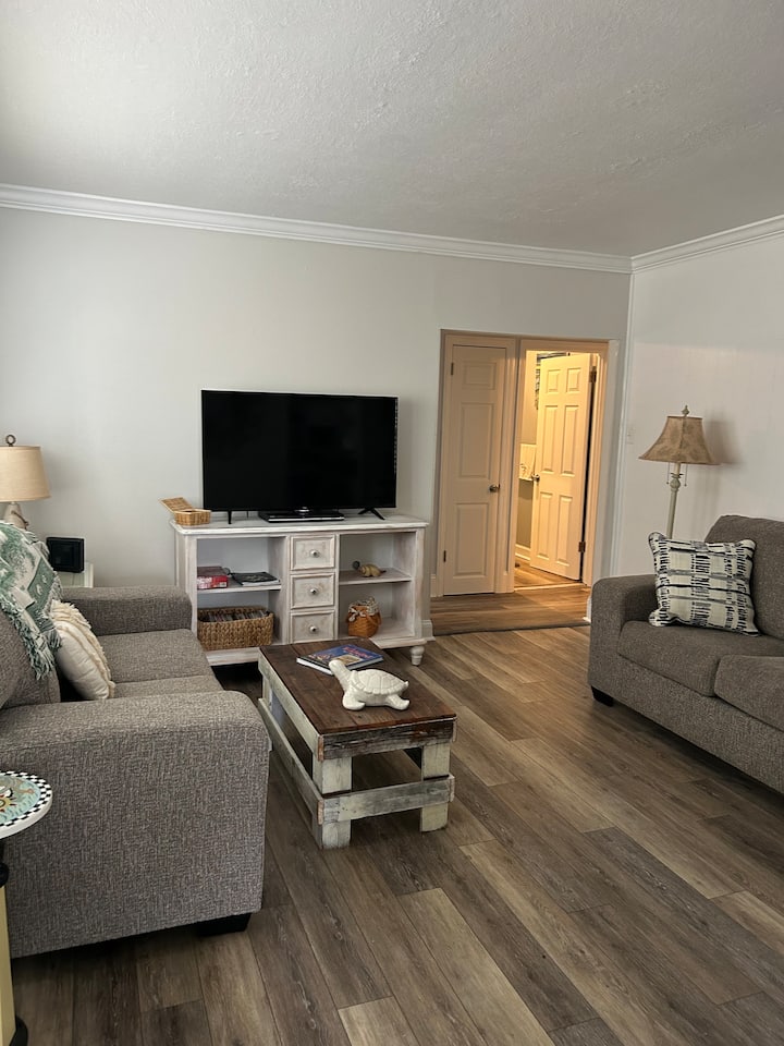 Sandy Toes Great Location 2 blocks from beach