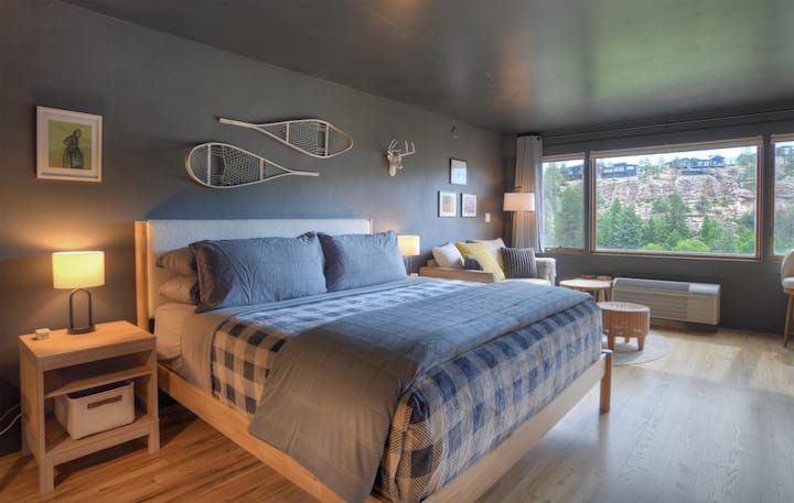 New Listing! Cliffside Studio | AC, Pool, Hot Tub