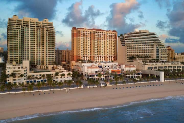 Marriott's BeachPlace Towers Luxury Guest Room