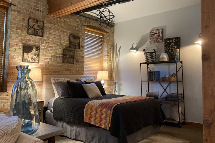 Closer Than Close, Loft in Heart of Downtown SLC