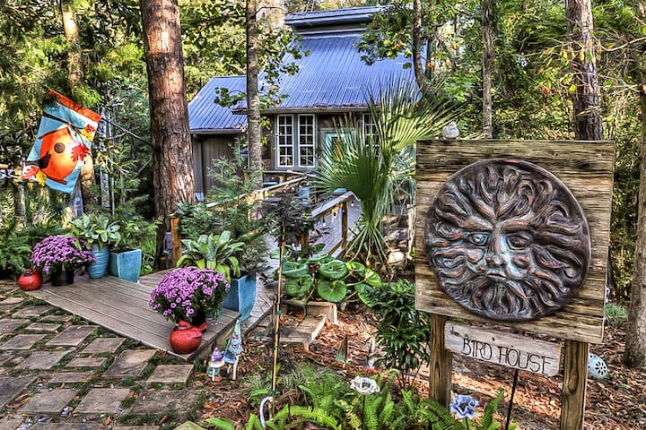 the Bird House/Center of Ocean Springs