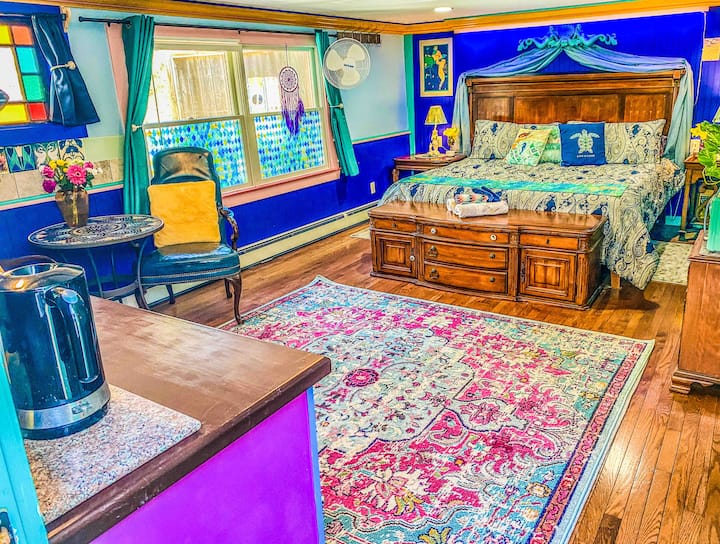 Mermaid Suite • On-Site Spa w/ Hot Tub & Massage