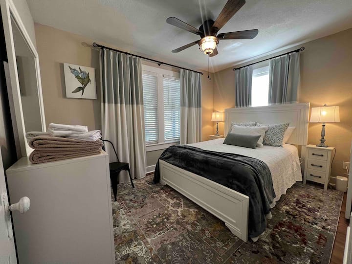 East Hill Haven | 2BR | Mins to Beach & Downtown