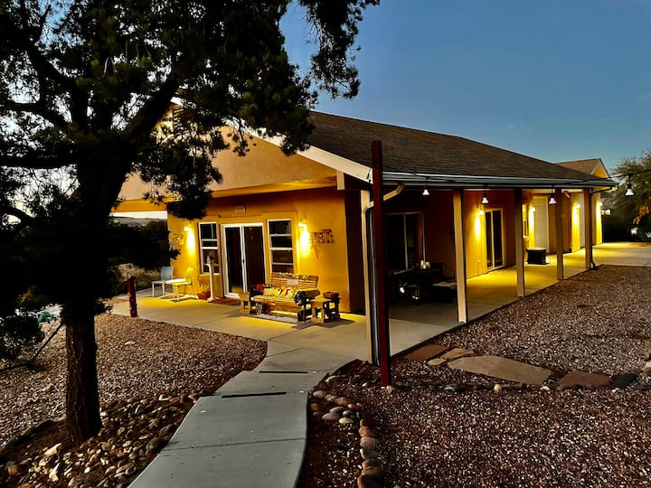 Welcome to Suzanne&Gary's Granite Mountain Getaway