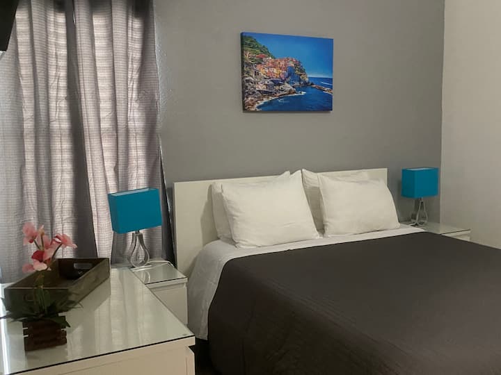 Paradise suite( pets are not allowed)
