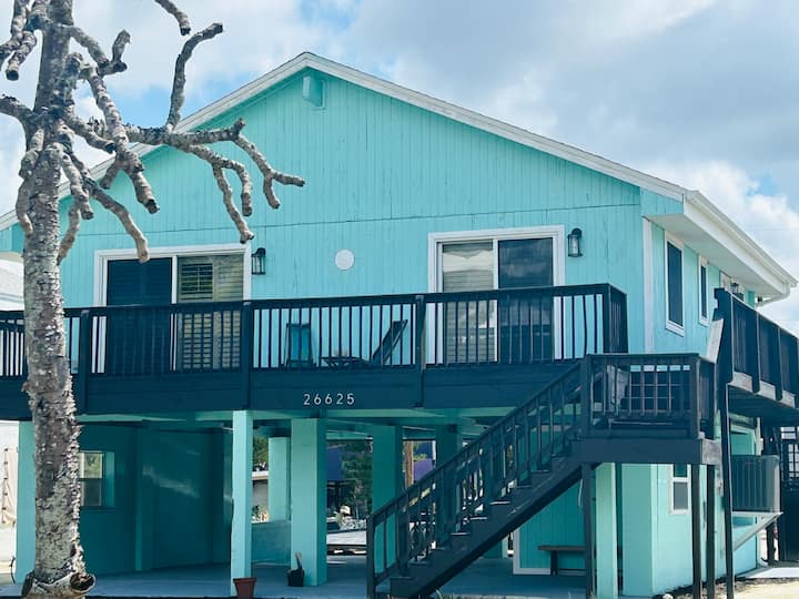Gulf Coast Gateway: 2/2, Steps from Bonita Beach!