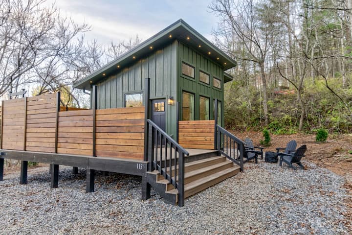 Cozy Cabin w/ Hot Tub | Perfect Couples Escape