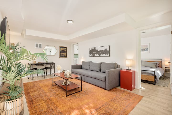 Private+Modern Basement / Chautauqua