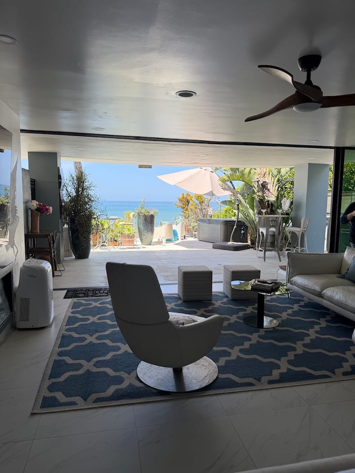 Oceanfront Merman Suite, 1400 ft with spa & bar