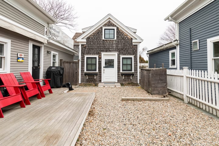 Designer West End Detached Cottage