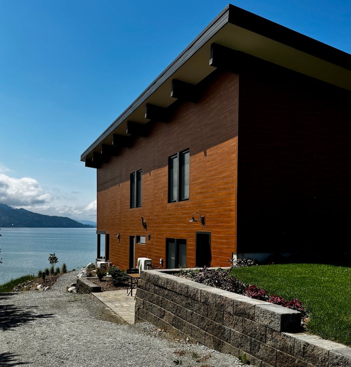 Private Lake Front Guest Suite-10 mins to downtown