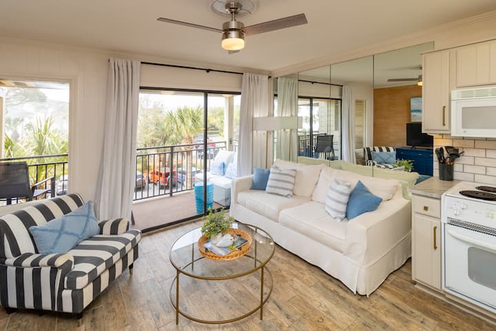 Coligny Area, Sea Side Villa-Steps from Beach!