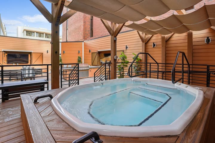 Salt Lake City Luxury Loft 215. Free parking.