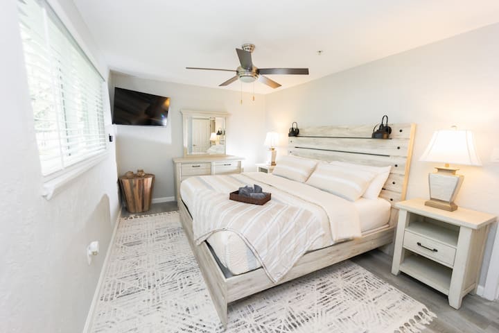 Riverwalk Retreat | King Suite