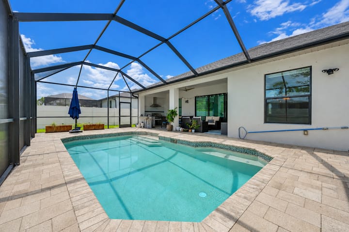 Palm Paradise Retreat | Pool Oasis