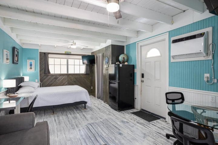 JoJo's Beach Shack- Steps to Beach-NO Cleaning Fee