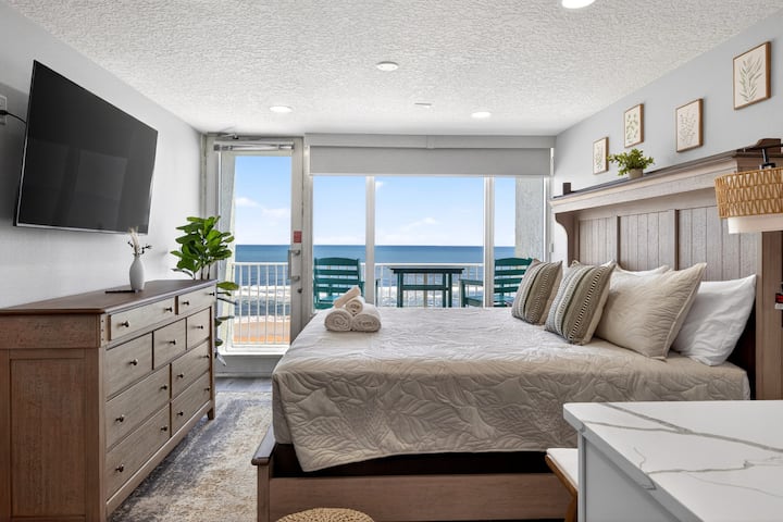 Oceanfront Studio | Private Balcony | King Bed
