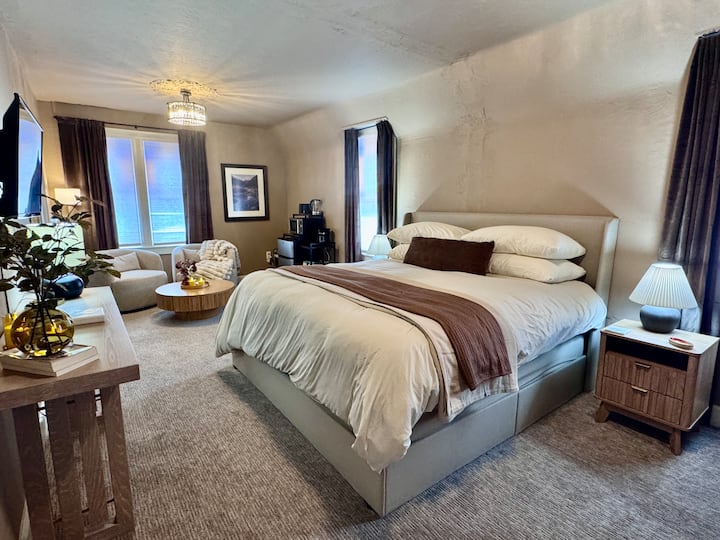 AlpLily Inn~Amphitheater Suite~Views & Location!