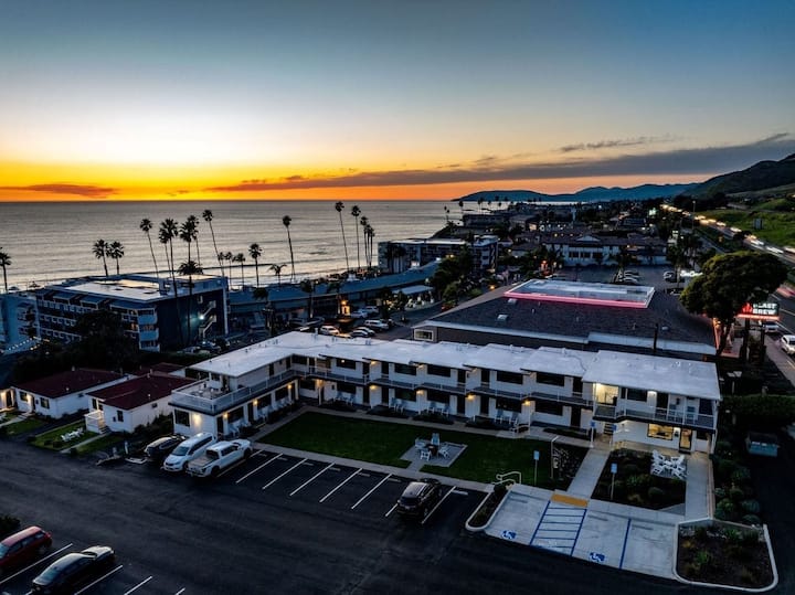 Tides Oceanview Inn & Cottages