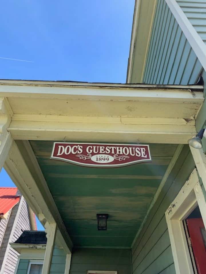 Doc's Guesthouse - Hospital for the Soul!
