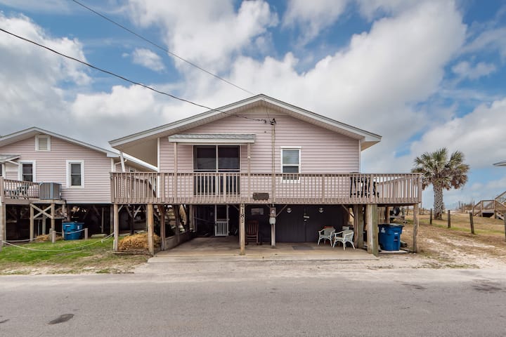 Oceanfront 1 Bedroom-Downstairs Apartment