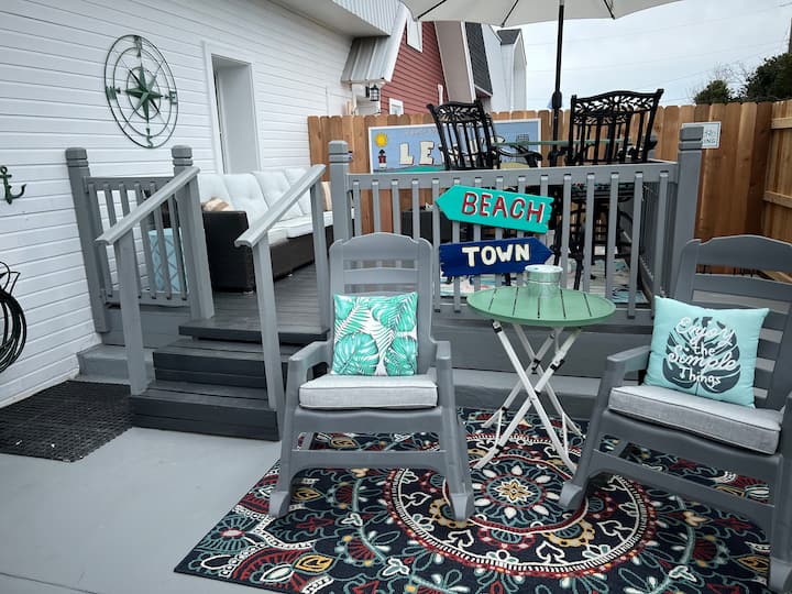 2BR Coastal Retreat
Walk to Beach & Downtown Lewes