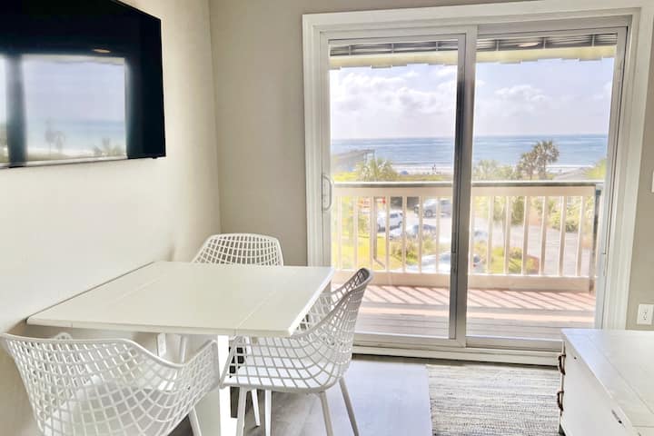 Oceanview Sea Cabin 318B- Isle of Palms, SC!