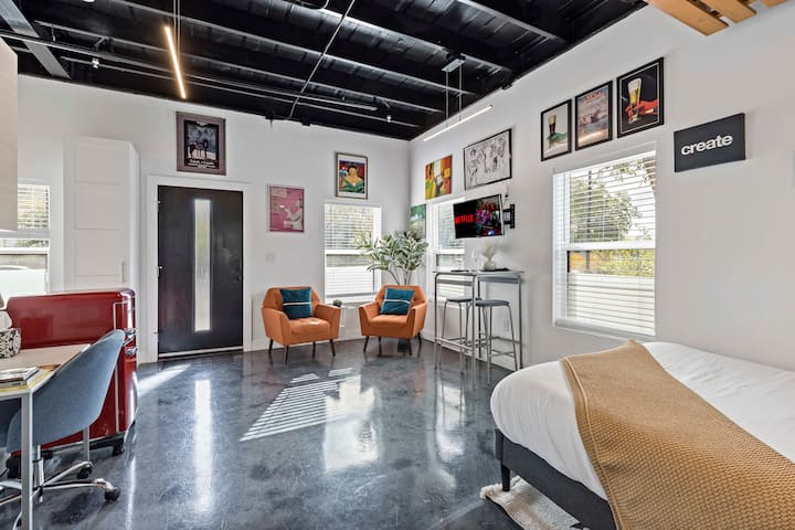 Artsy Studio Loft|Fully Equipped|Rooftop|Alamodome