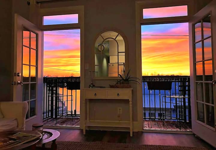 Cozy Downtown Condo with River Views