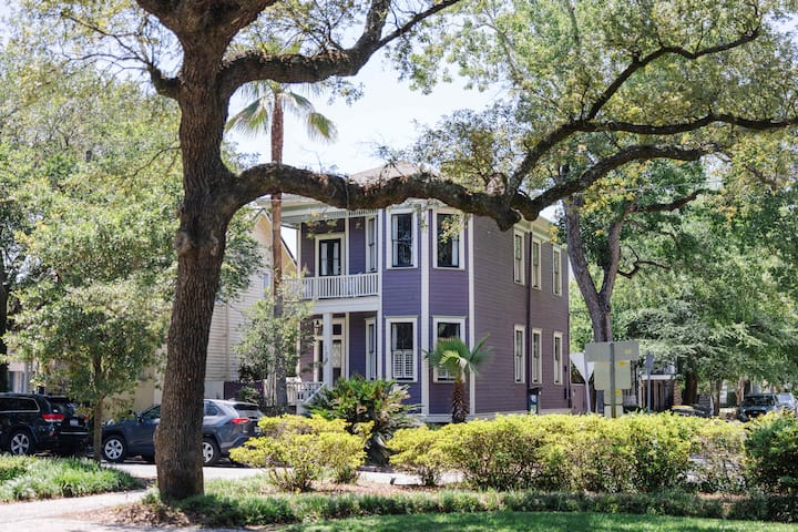 Iconic Victorian Home| 2BD/2BA |Courtyard| Parking