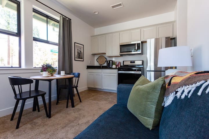 🌟Dark Sky, Queen Bd, Rails & Trails, Pet-Friendly