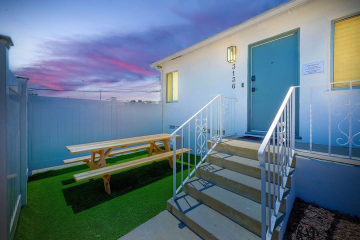 Charming 1BR Point Loma Beach Cottage Near Water