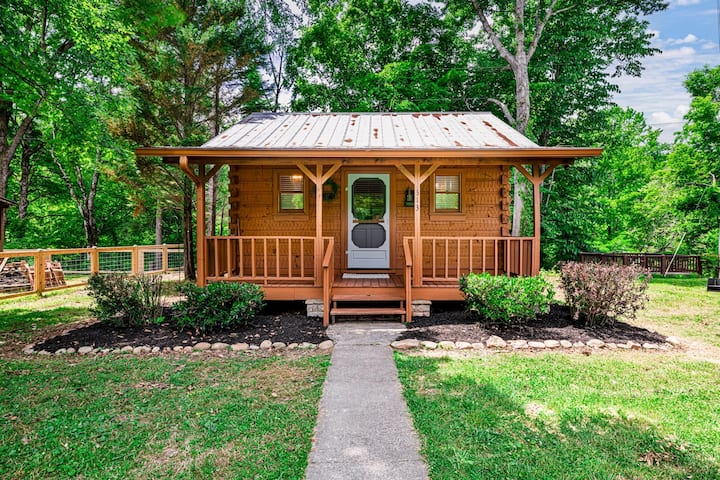Riverfront, Dog Friendly, ½ Mile to GSMNP