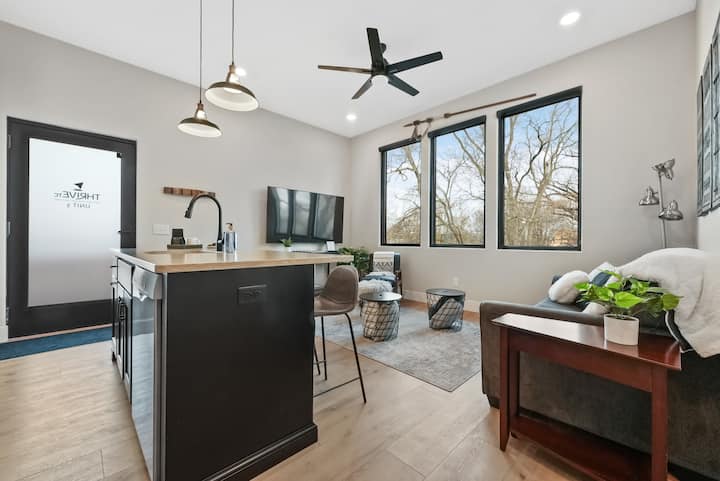 The Espresso Escape - Cozy, Downtown Condo