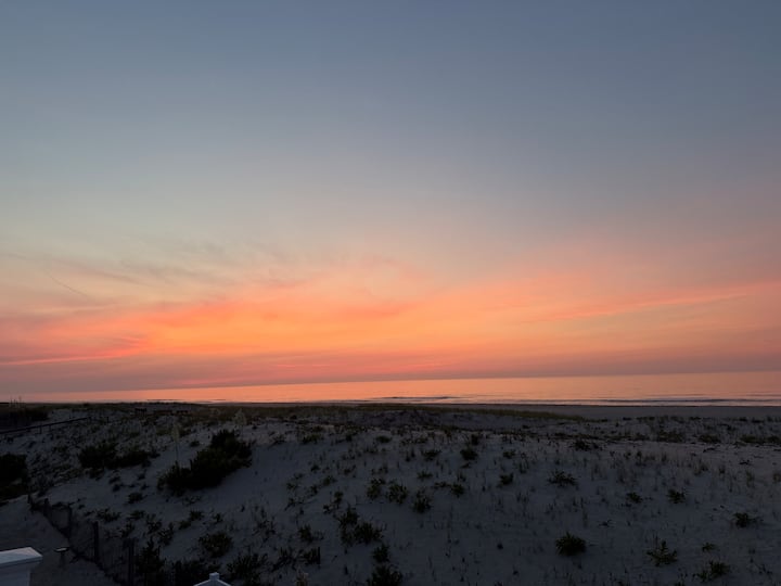 Beachfront! Sleeps 6. Pet friendly.