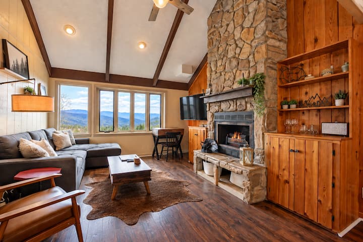The Beech Club *Mountain Views*Pet Friendly*
