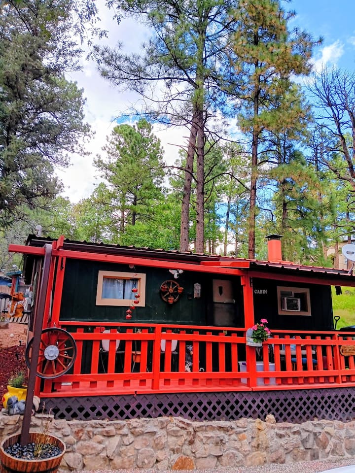 RATED TOP 1% ! 1950 Retro Cozy Cabin *AC*HOT TUB *