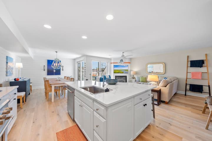 Beautiful Condo. Heart of Avalon