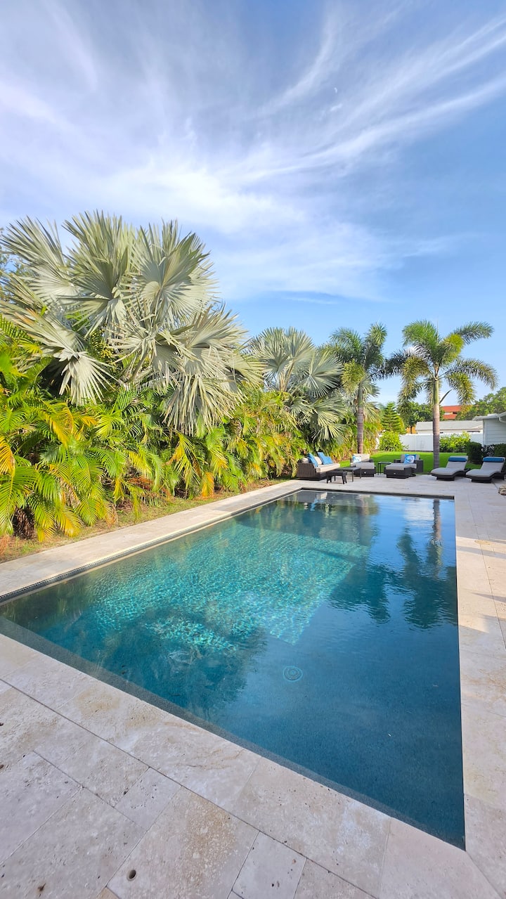 The Happy Palms Retreat/ Saltwater Pool